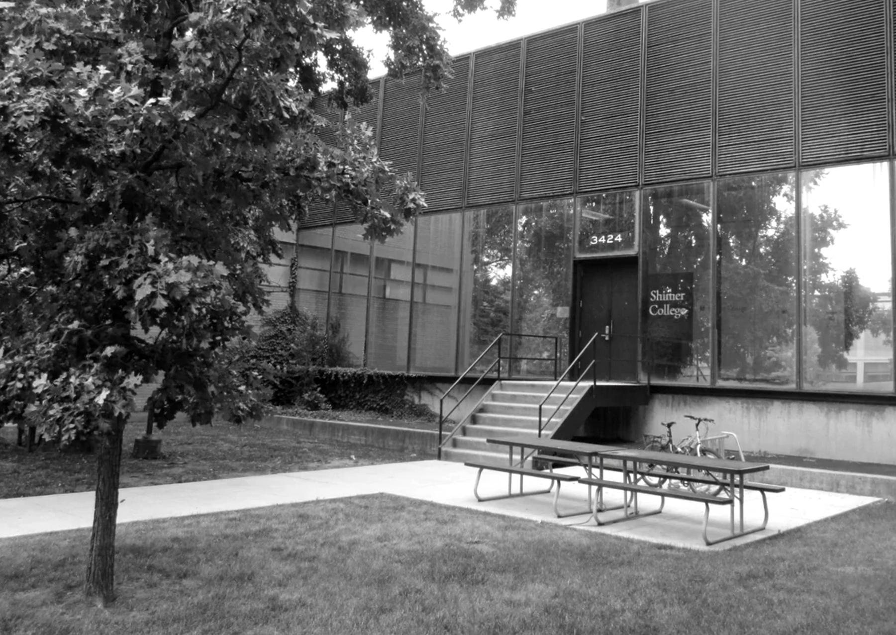 The entrance to the sole building on the Illinois Institute of Technology’s campus that housed Shimer classes (Samuel Henderson/Shimer College Wiki)