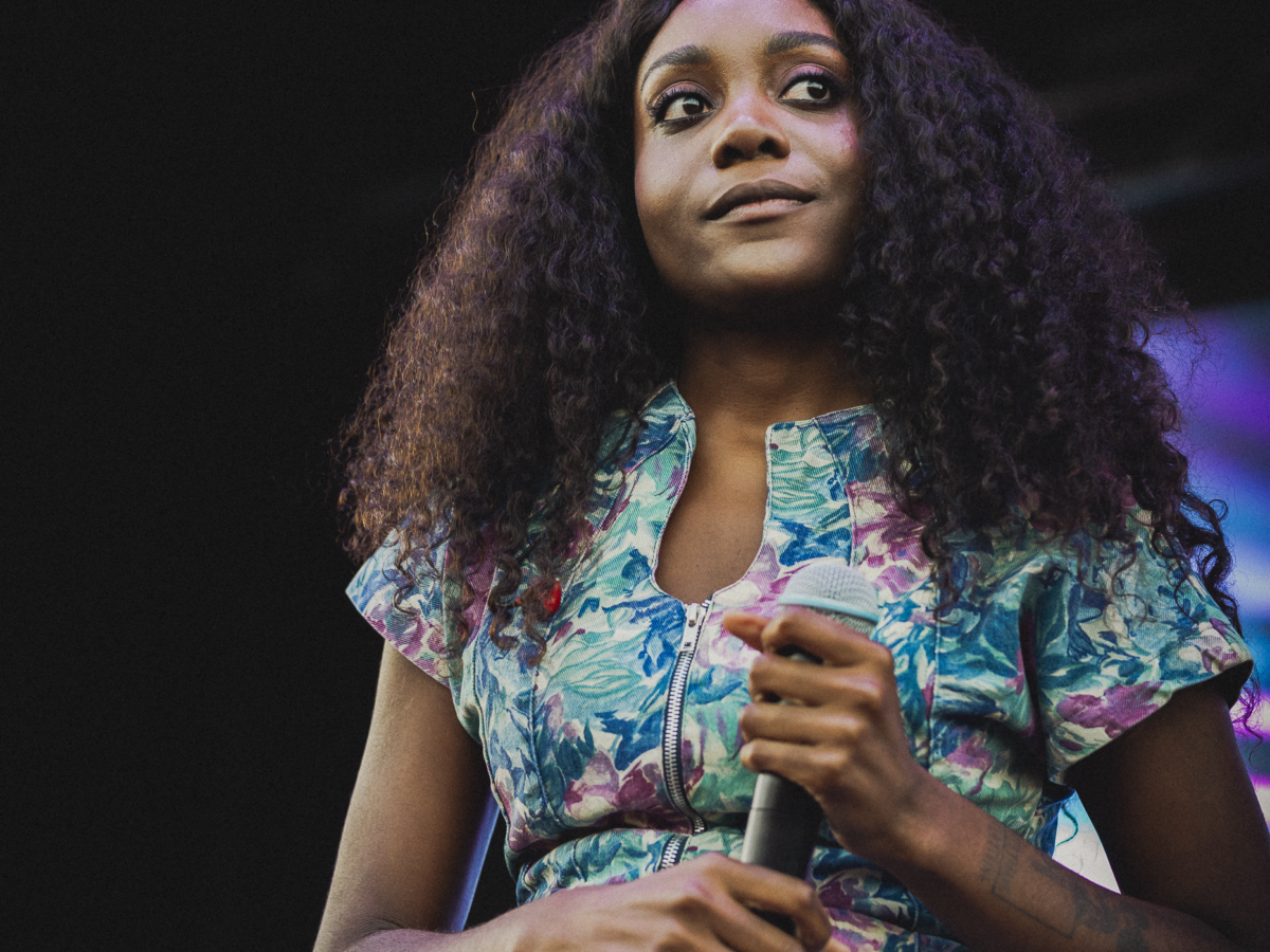 Noname Brings the Party Home
