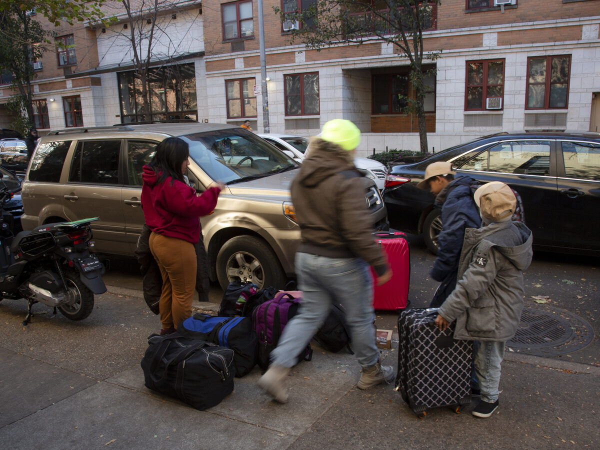 At a NYC Reticketing Site, Some Migrants Are Choosing Chicago