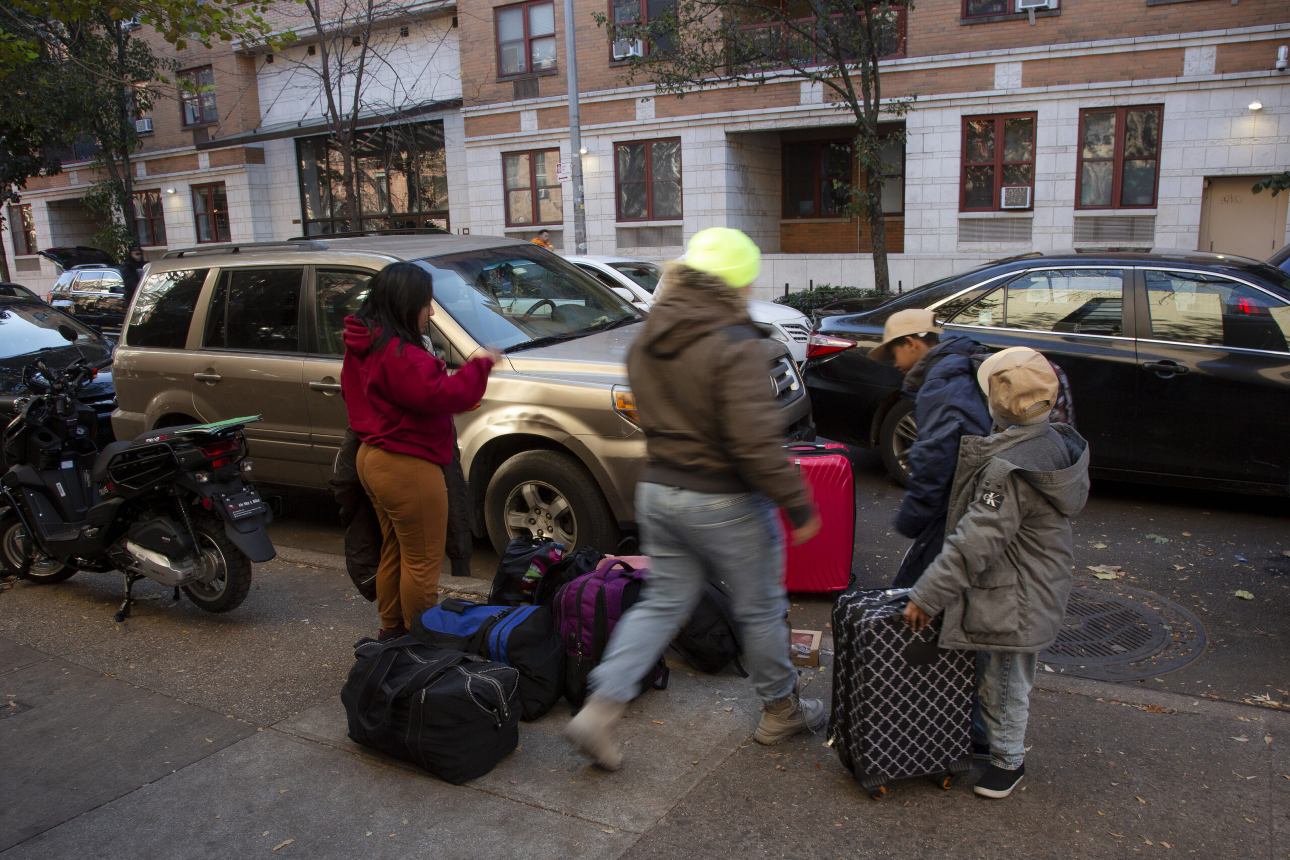 At a NYC Reticketing Site, Some Migrants Are Choosing Chicago – South Side  Weekly