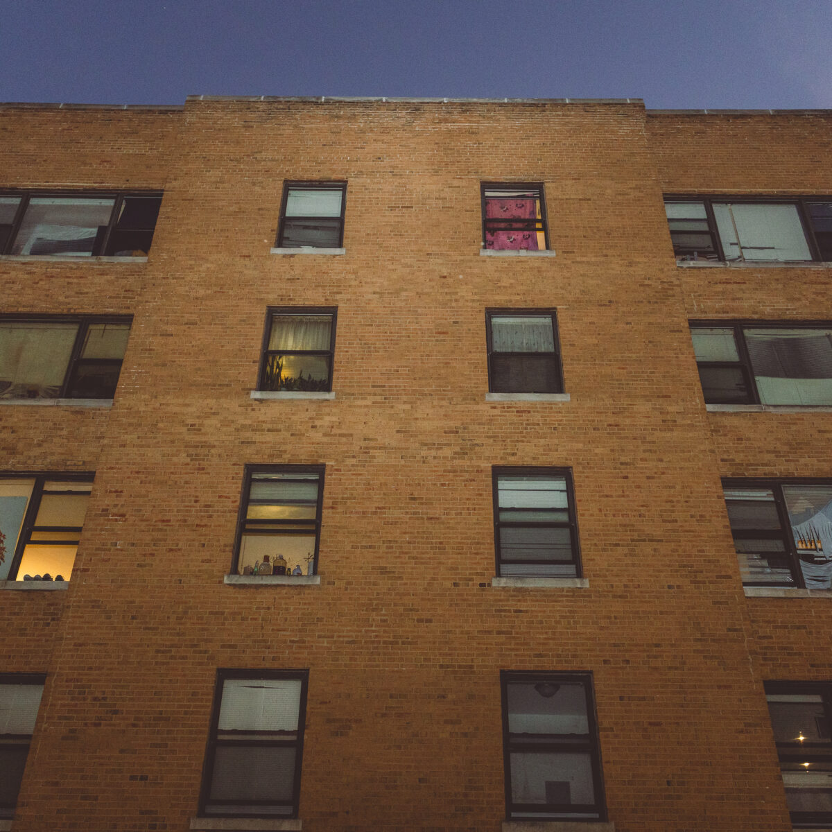 Federal Agents Storm South Shore Building, Detaining Families and Children