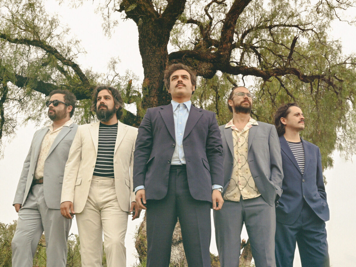 Mexican Band Enjambre Brings Romantic Rock Back to Chicago